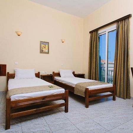 Hotel Loula Rooms And Apartments كامينا فورلا المظهر الخارجي الصورة