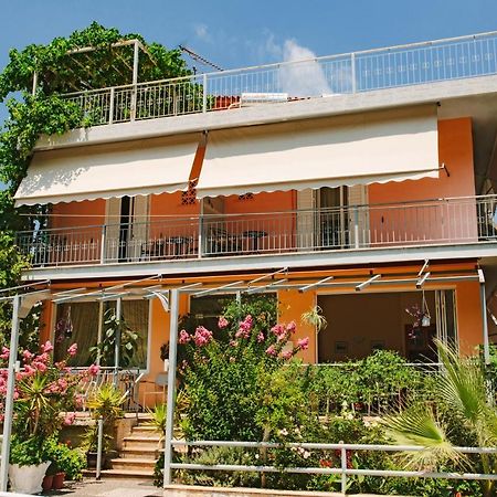 Hotel Loula Rooms And Apartments كامينا فورلا المظهر الخارجي الصورة