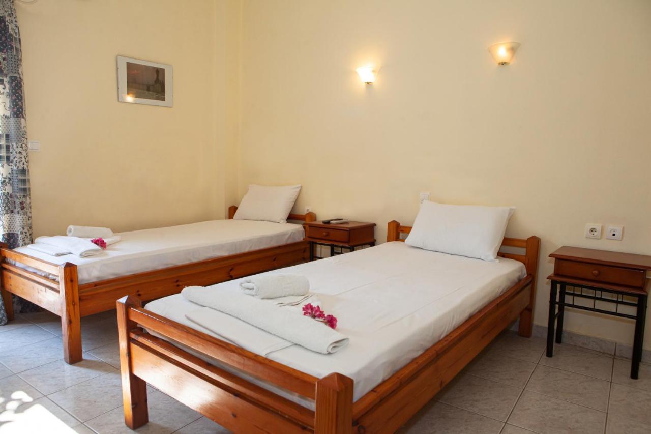 Hotel Loula Rooms And Apartments كامينا فورلا المظهر الخارجي الصورة