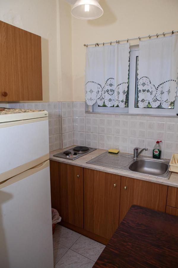 Hotel Loula Rooms And Apartments كامينا فورلا المظهر الخارجي الصورة