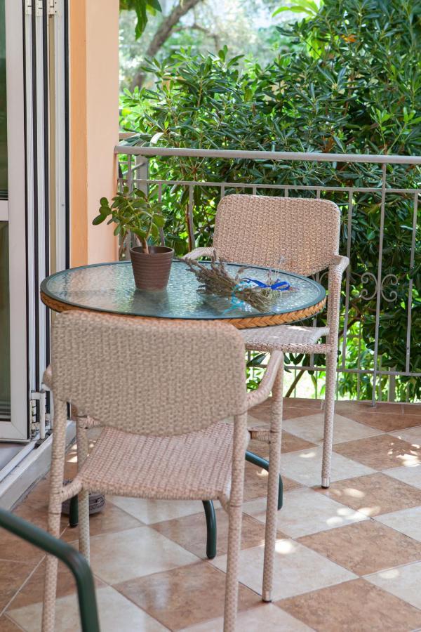 Hotel Loula Rooms And Apartments كامينا فورلا المظهر الخارجي الصورة