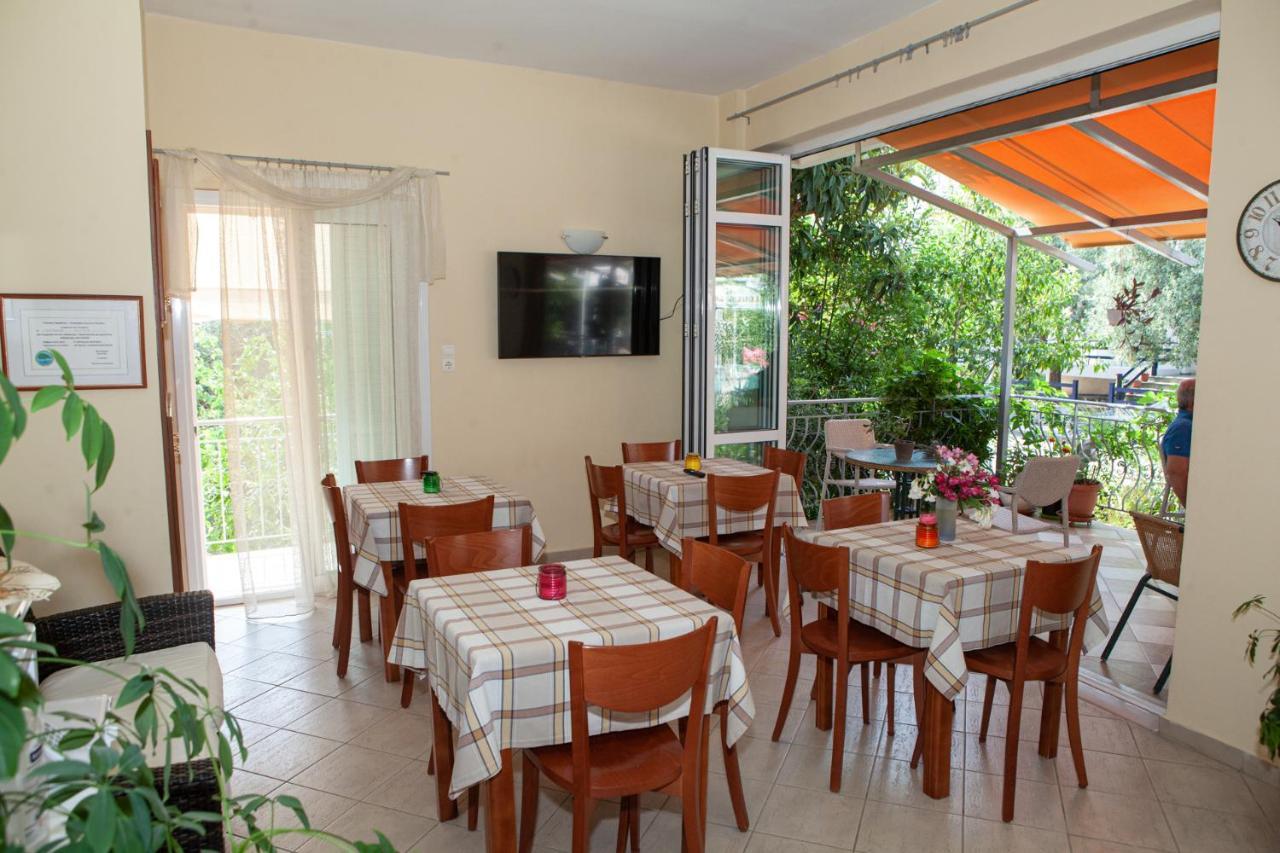 Hotel Loula Rooms And Apartments كامينا فورلا المظهر الخارجي الصورة