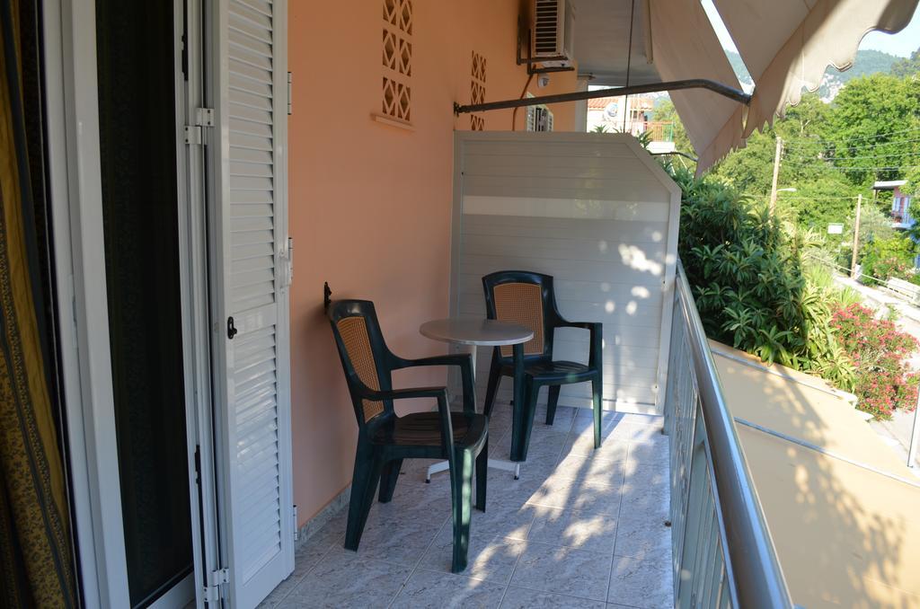 Hotel Loula Rooms And Apartments كامينا فورلا المظهر الخارجي الصورة