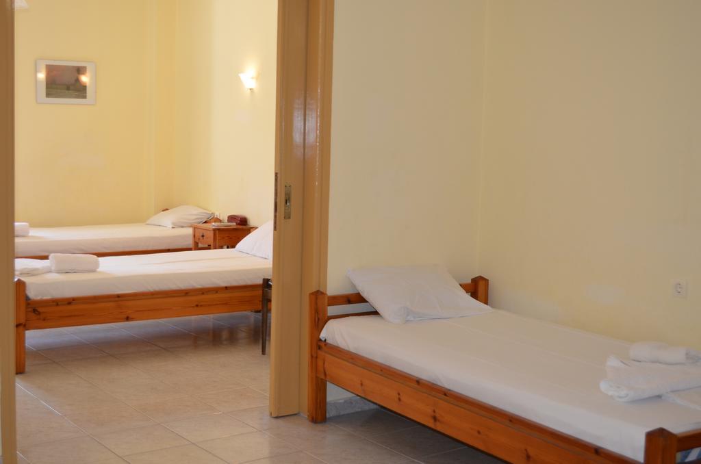 Hotel Loula Rooms And Apartments كامينا فورلا الغرفة الصورة
