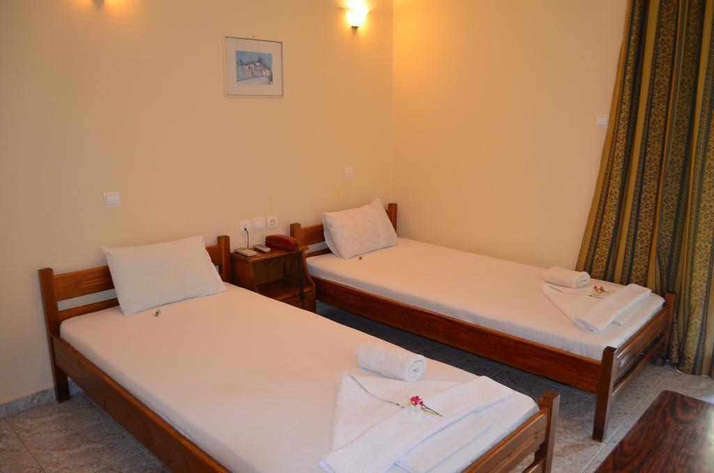 Hotel Loula Rooms And Apartments كامينا فورلا المظهر الخارجي الصورة