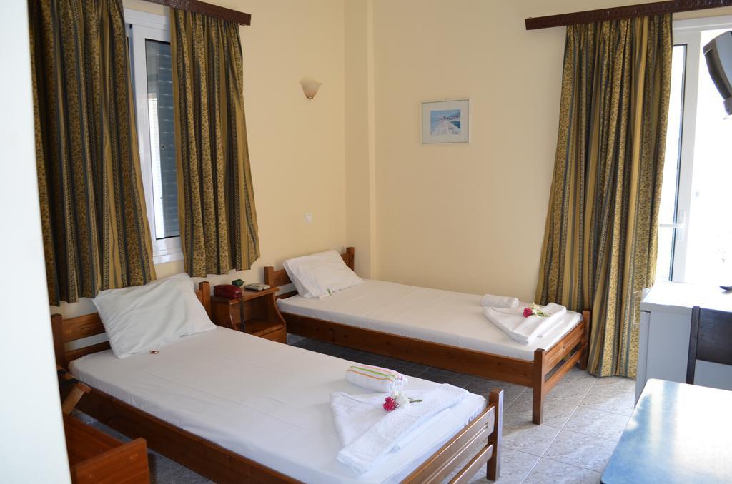 Hotel Loula Rooms And Apartments كامينا فورلا المظهر الخارجي الصورة