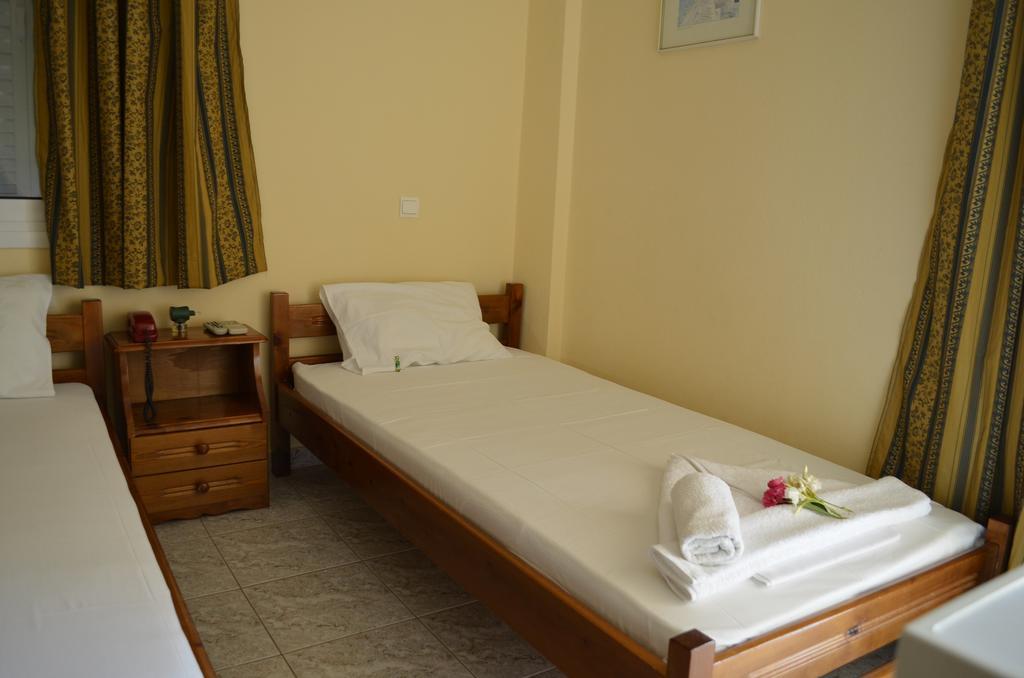 Hotel Loula Rooms And Apartments كامينا فورلا المظهر الخارجي الصورة